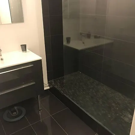 Logement A Tassin Avec Piscine Et Garage Exterior foto