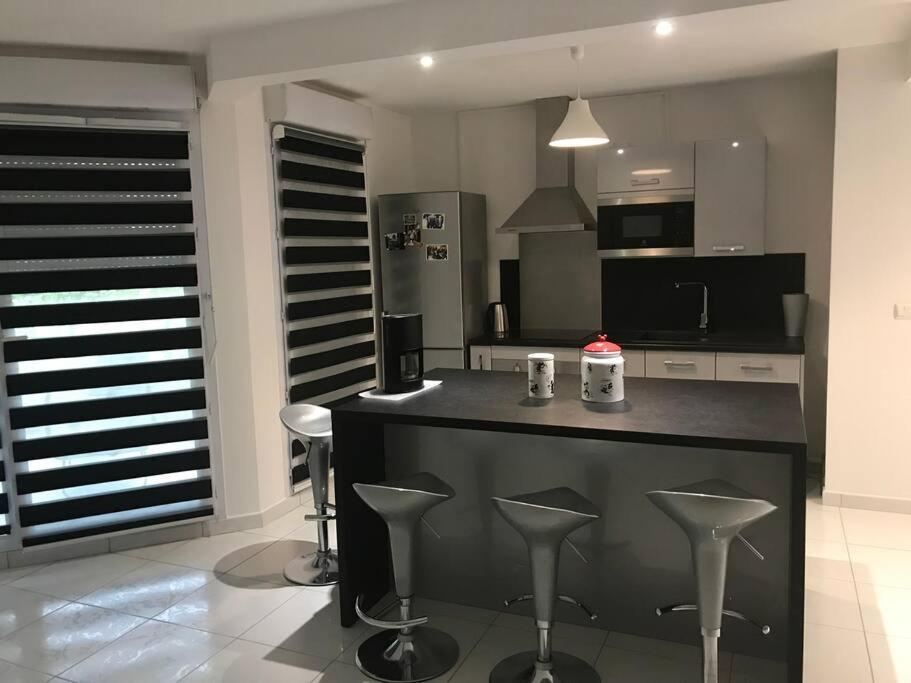 Apartment A Avec Piscine Et Garage *